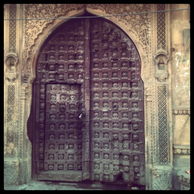 423602_294309600623526_100001334669023_707704_2074098423_n